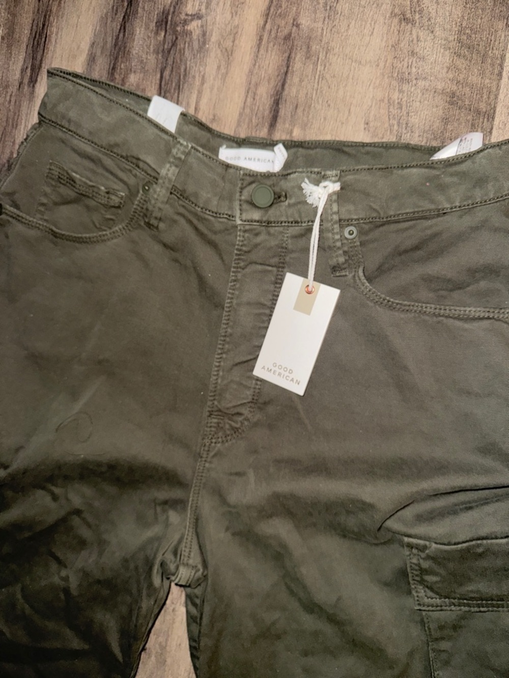 Good American Twill Cargo Shorts Olive Green NWT Sz 4/27 Utility Bermuda - Picture 8 of 10
